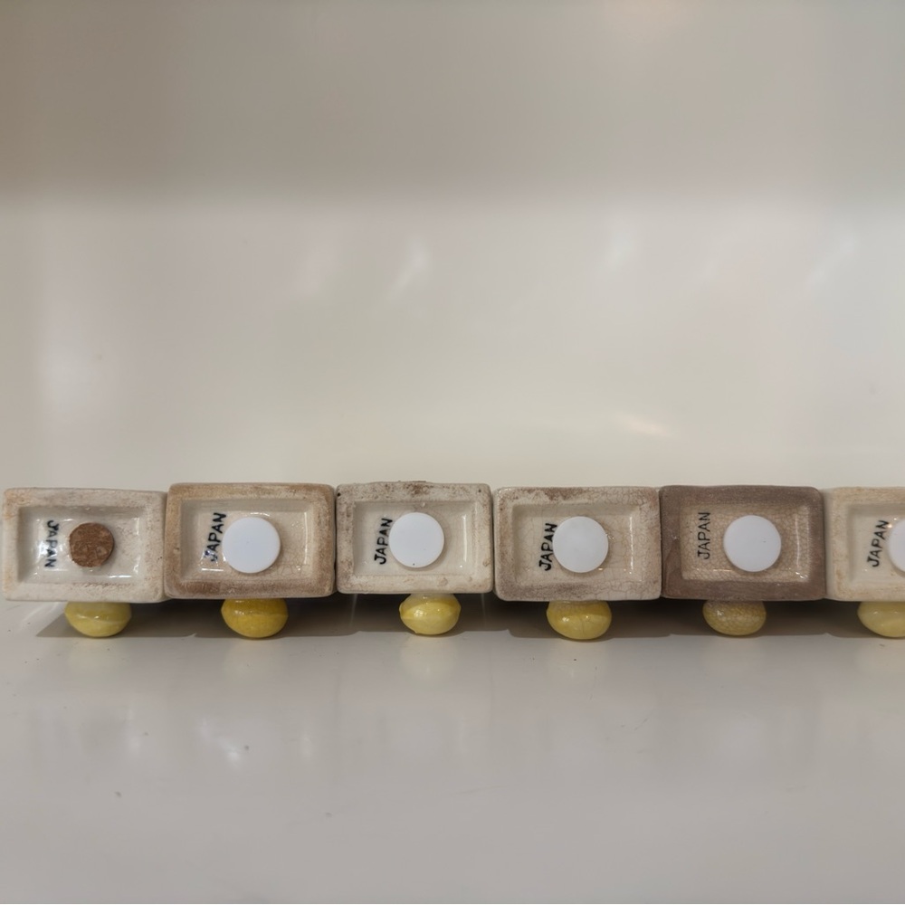 Rooster Spice Rack with cute egg pulls - Picture 3 of 8